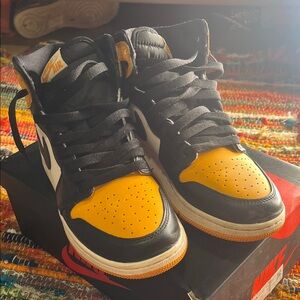 Yellow Toe Jordan’s 1s sz 6.5Y